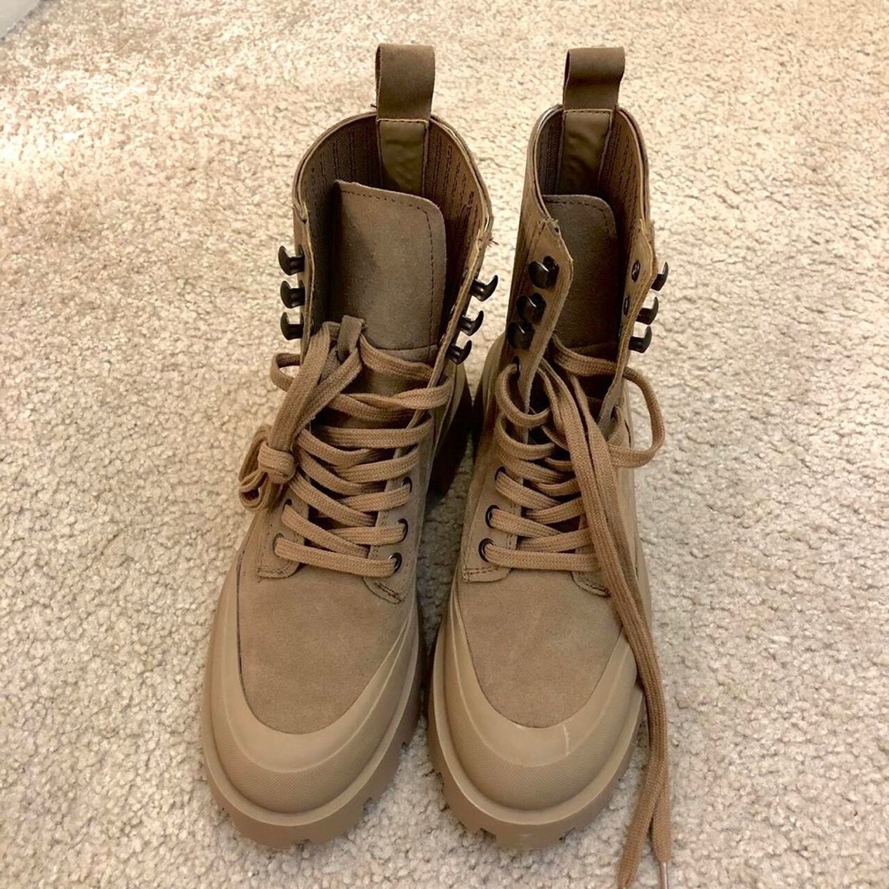 Zara tan leather ankle boot 
NWOT 
Never worn 
Size: 6/36